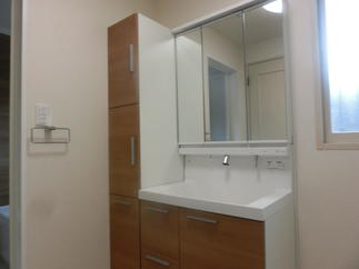 収納付き洗面化粧台。LIXILのエルシィ