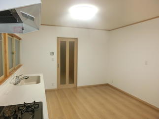 無駄を省いた広々キッチン