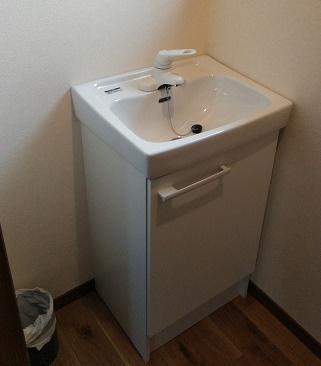 トイレ内の手洗い器も一緒に交換