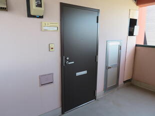 リシェント マンション　玄関ドア