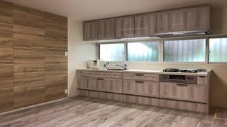 白と木目調をメインにしてキッチンの面材、床材を統一することで北欧風イメージにしています。 断熱性能アップ、西日の日差しをカットするため既存の窓にはインプラスを取付しています。