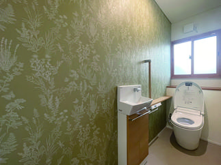 ナチュラルな雰囲気が、とっても素敵なトイレに仕上がりました。 内窓を取付、冷気をシャットアウト！！