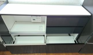 キッチンと合わせた家電収納､家電を1ｶ所にまとめられます。