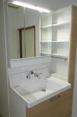 収納たっぷり洗面化粧台