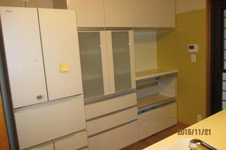 収納たっぷり食器棚