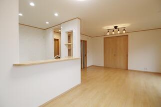 LD側のクロスも一部貼り替え新築のように