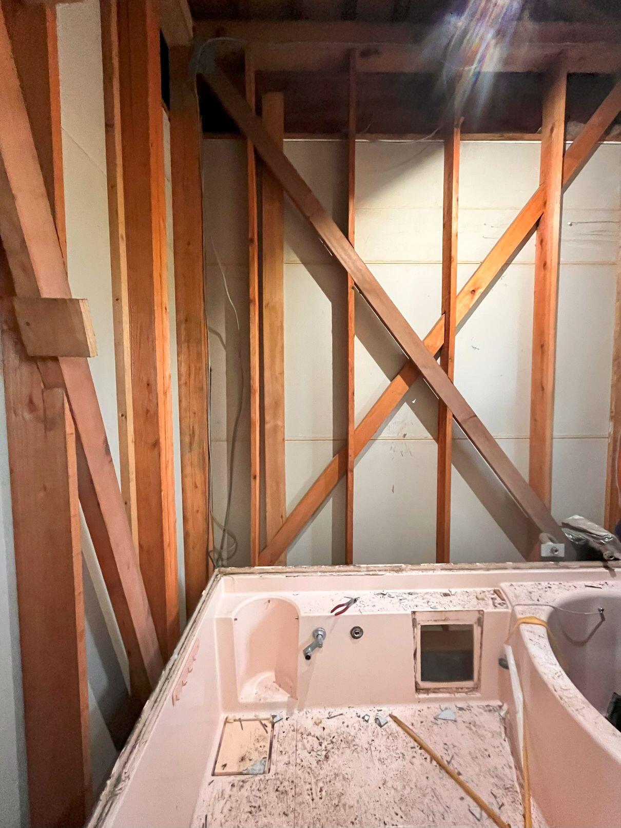 浴室解体中.jpg