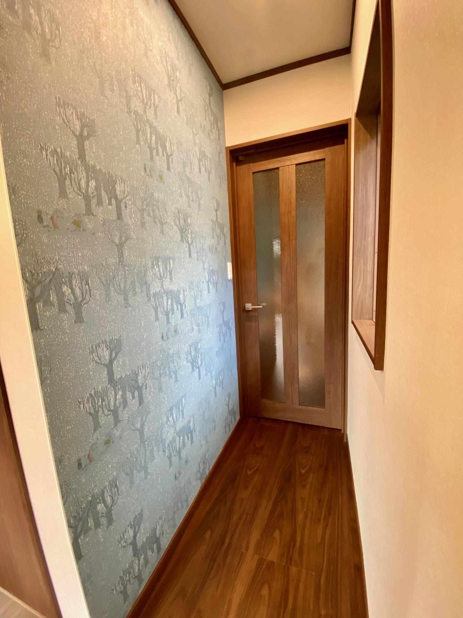 Moominデザイン壁紙をアクセントクロスにした 北欧テイストな寝室 宇都宮市