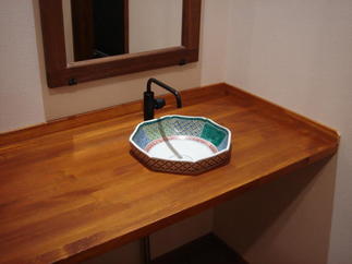 日本伝統の優れた焼き物の手洗ボウルで和モダンな空間に