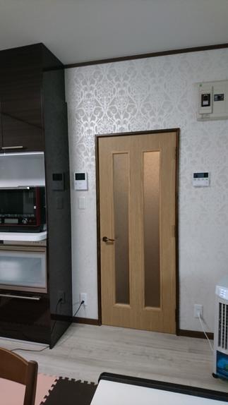 ドアも建具屋さんに新しく造ってもらいました。