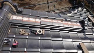 瓦屋根の修繕途中写真