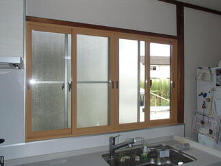 2枚建窓に4枚建の内窓を設置する工夫