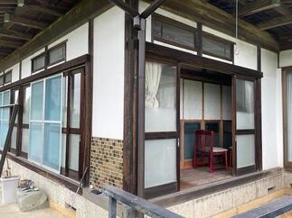 着工前の窓 レトロなガラス戸も素敵でした。