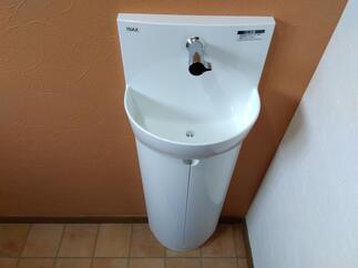 1Fトイレ手洗いキャビネット