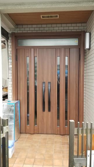 玄関ドアを1日でリニューアル。電子錠で家族皆さんで便利に。