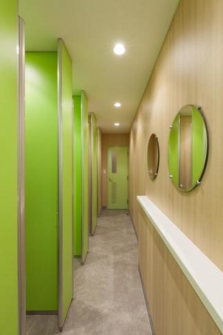 LIXILシステムトイレと内装工事が融合したトイレに