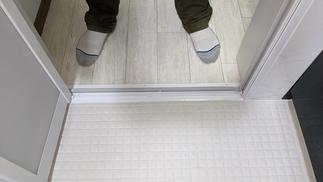 浴室入口も段差解消してバリアフリー化。