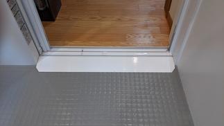 浴室入口も段差解消してバリアフリー化。
