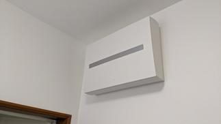 配電盤のケースも汚れていましたのでブレーカーの個数を増やし将来に備えました。