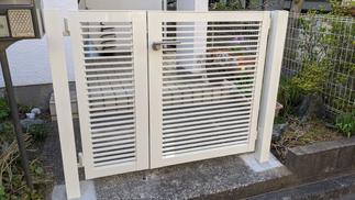 入口門扉も入れ替えれば気持ち良いアプローチに変化します。