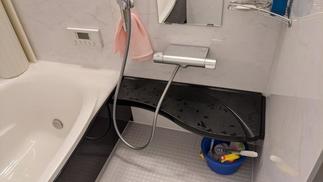 洗い場のカウンターはワンタッチで取り外しが可能でお掃除も楽です！