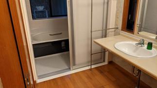 入口のドア枠も樹脂製で水に強く腐食の心配がありません。