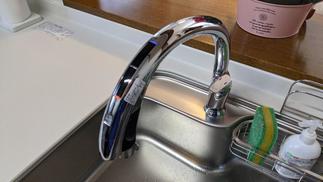 グースネックの自動水栓