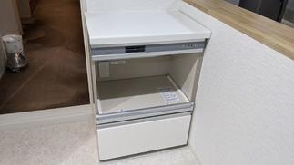 背面の空間に家電収納ユニットを配置