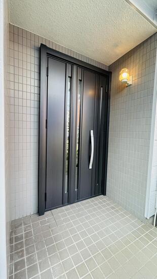 玄関ドアリフォーム「リシェント」