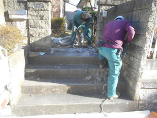 現状のモルタルはつり工事