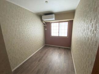 洋室２　床材：LIXIL【ラシッサD】、内窓：LIXIL【インプラス】