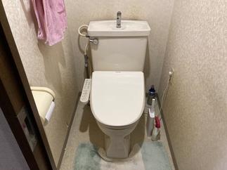 トイレ：LIXIL　アメージュ　/　手洗い：TOTO　スリムシリーズ