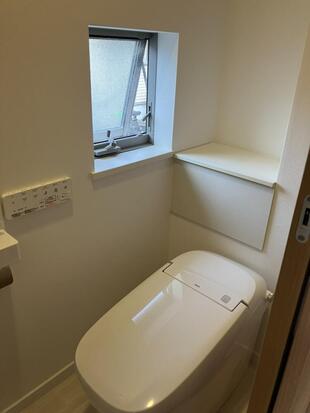 シンプルで快適なトイレ空間