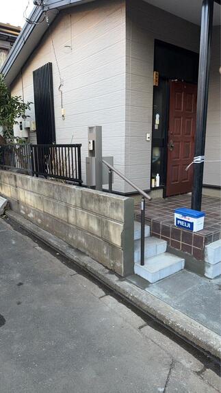 玄関アプローチ・ポスト