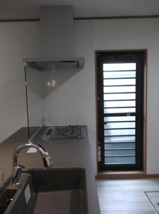 キッチン横サッシ入替え