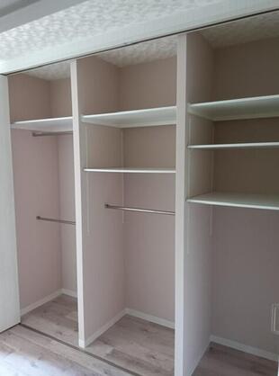 やさしい色合いで整える、心地よいクローゼット空間　S市M様邸