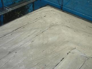 屋根葺き替え　施工中の様子　①