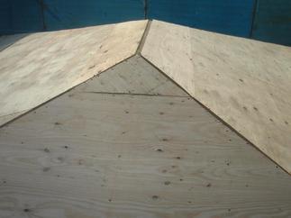 屋根葺き替え　施工中の様子　②