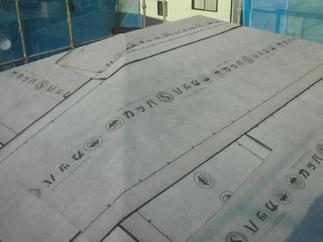 屋根葺き替え　施工中の様子　③