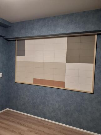 壁を自分好みに飾り快適な寝室に