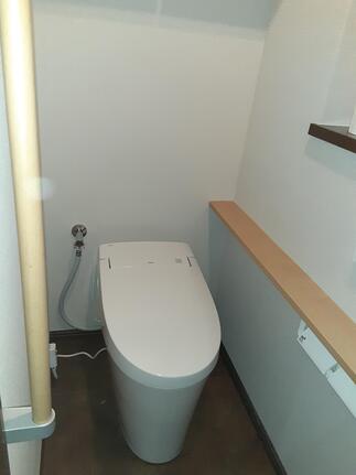 サティスS　手摺・手洗いカウンターキャビネット付き