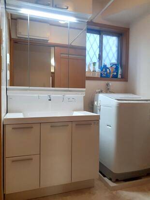 洗面室工事(三芳町)　水漏れの洗面化粧台をお取替え、快適な洗面室に