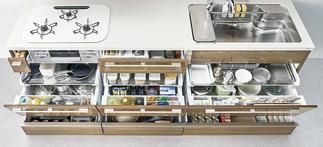 ★蹴込までたっぷり収納