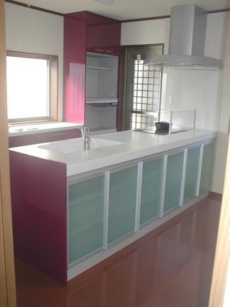 対面式のシステムキッチン