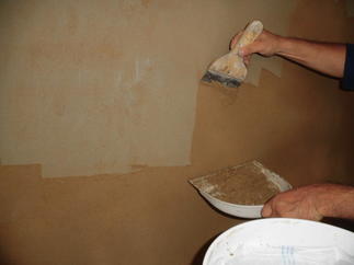 既存京壁の上塗り部を剥がしました