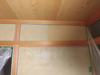 珪藻土壁塗りの施工中