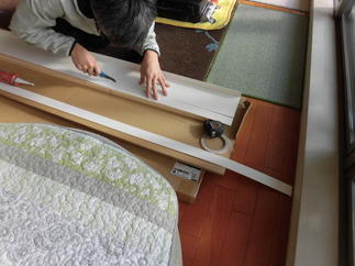 内装リフォーム専用商品リノバを現場でカット