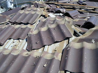 既存U瓦を撤去処分