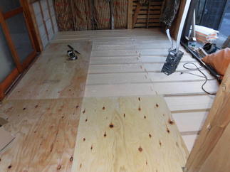 床下地合板張り