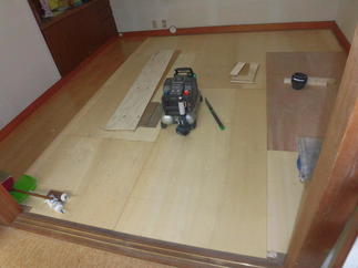 床下地ベニヤ張り